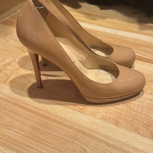 Patent Nude Leather Pumps from Christian Louboutin - Picture 6 of 7